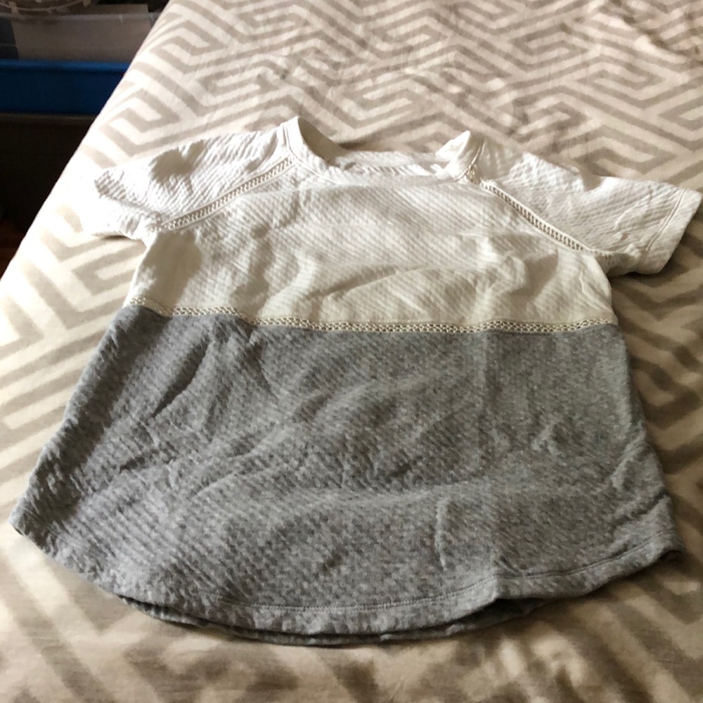 Short sleeve Lou & Grey sweatshirt